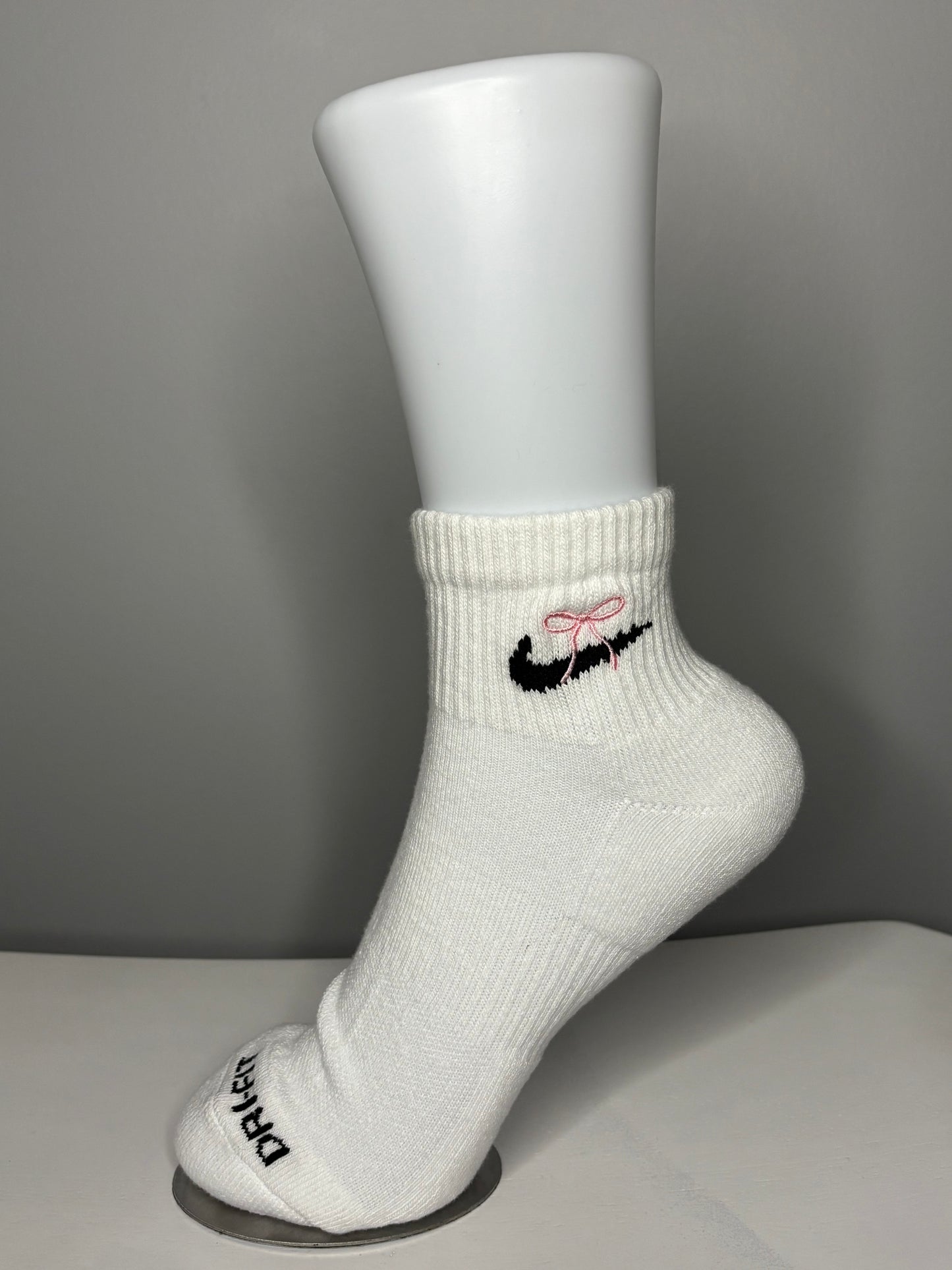 EMBROIDERED NIKE ANKLE SOCKS